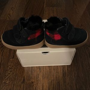 Baby ugg boots size 2/3